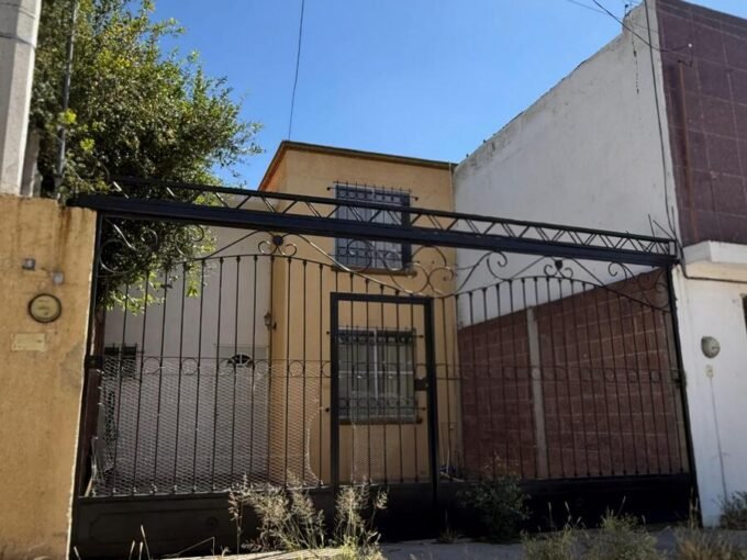 HOUSE FOR SALE TO THE NORTH IN VILLA TERESA