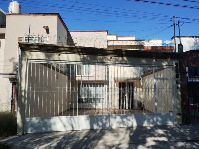 HOUSE FOR SALE TO THE NORTH IN AGUA CLARA