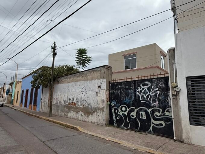 HOUSE FOR SALE A FEW STEPS FROM THE GARDEN OF SAN MARCOS